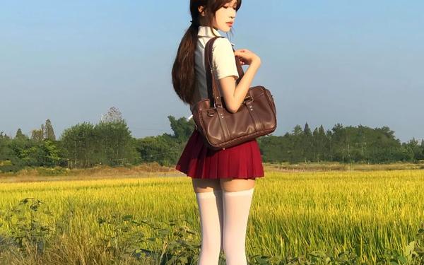 jk白色袜子精华乳液_精华乳和乳液有什么区别