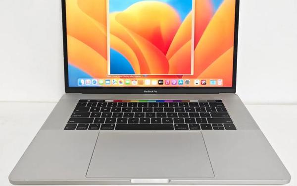 18岁macbookproggshhssd,1819岁macbookpro高清版本